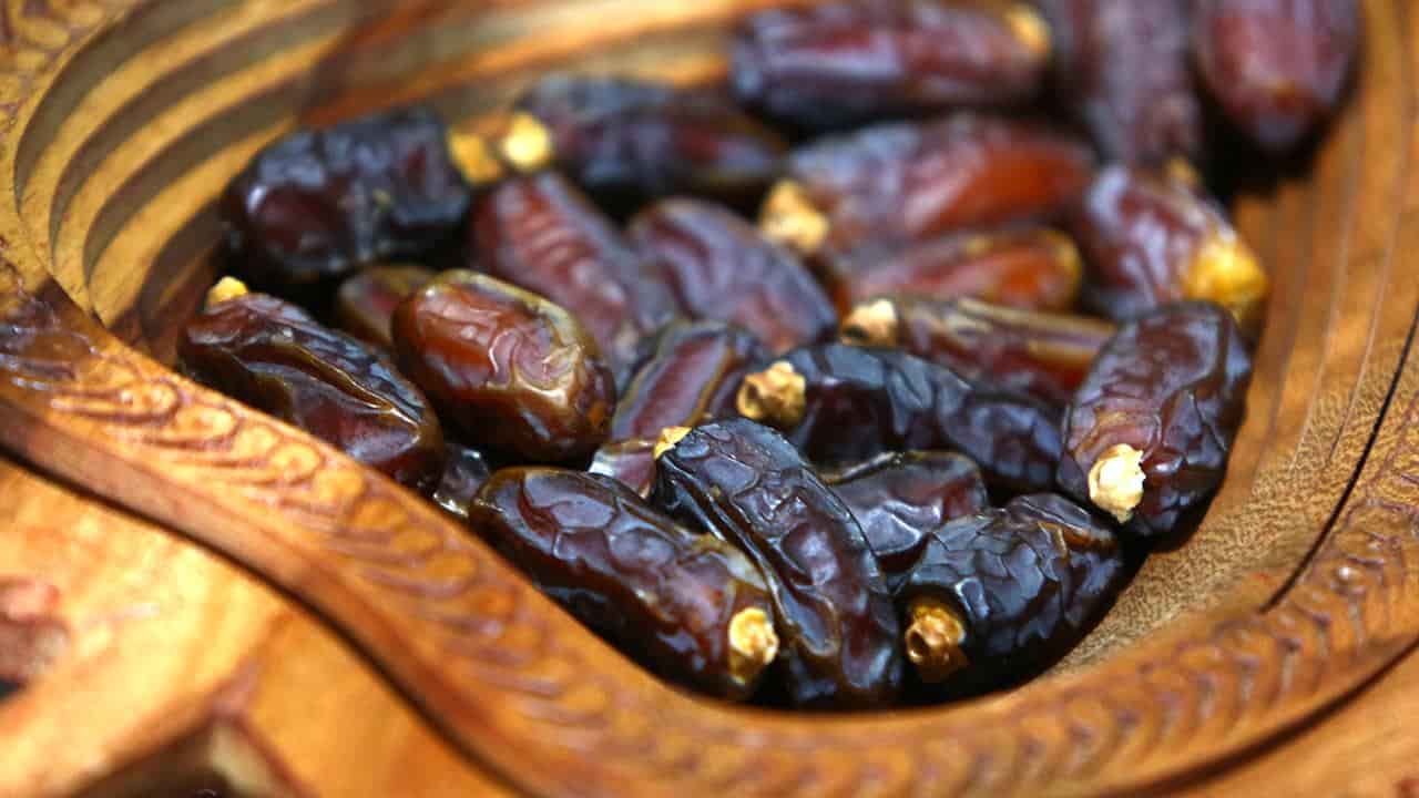 تصویر 3 از خرما مضافتی تندیس با بافتی متراکم و اندازه های متوسط